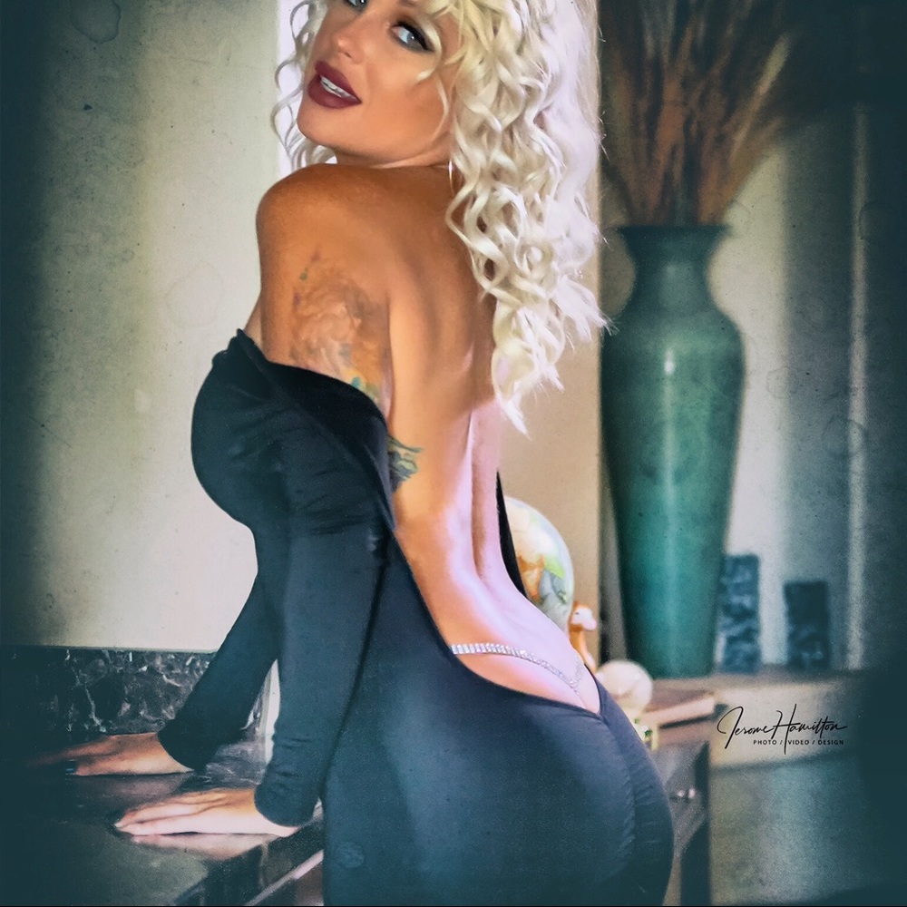 Clothing Accessory, Rhinestone G-String, Lingerie - Picture 6 of 10